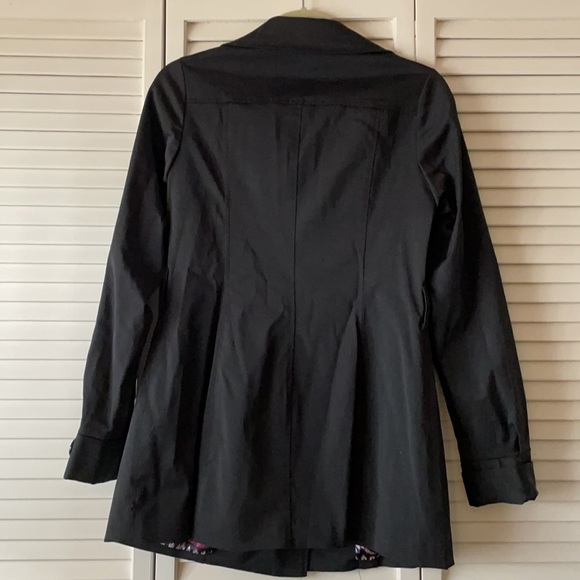 Rain resistant Black Trench Coat - Picture 8 of 8